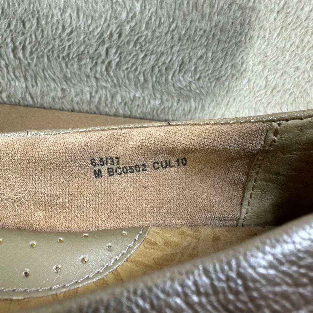 b.o.c Born Concept Metallic Gold Leather Floral‎ Rosette Ballet Flats BC0502 6.5